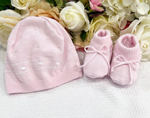 Load image into Gallery viewer, Hat &amp; Booties Pink Set
