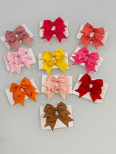 Load image into Gallery viewer, Tiny Bow Set of 2
